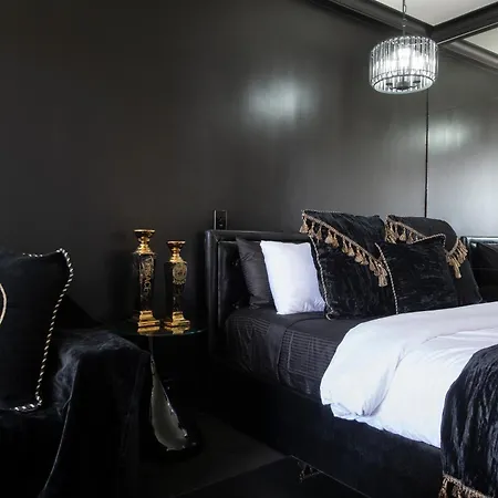 Versace Themed Hotel Room In Prime Location-2